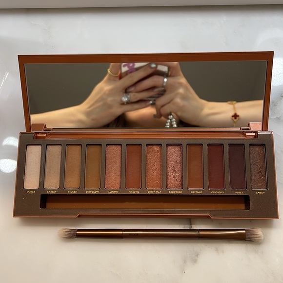 Urban Decay Naked Heat Matte Eyeshadow Palette Versatile Copper Eyeshadow Shades - Picture 4 of 13